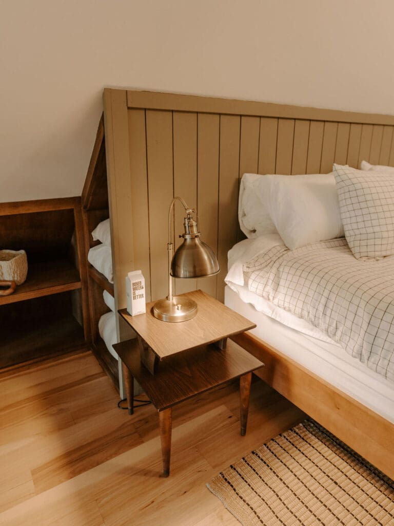 small-details-in-bedroom